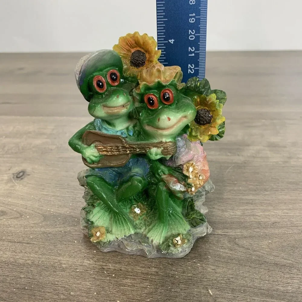 Couple Serenading Lovers Frog Figurine Animal Resin Home Garden Yard Decoration
